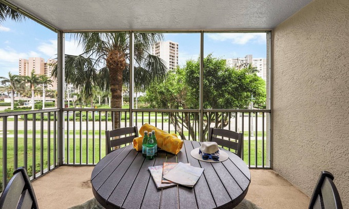 Marco Island Condo | Peaceful condo w/pool across from South Beach