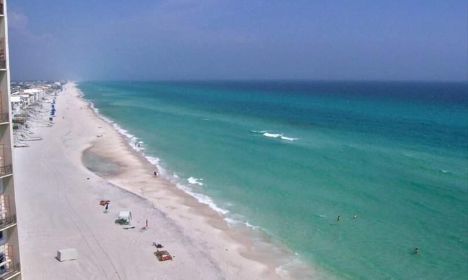 Sunnyside Condo | Perfect Spot for a Well Deserved Vacation! Check Us Out!