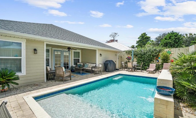 Riviera Beach House | Pet Friendly Beach House - Paradise on Palm by Panhandle Getaways