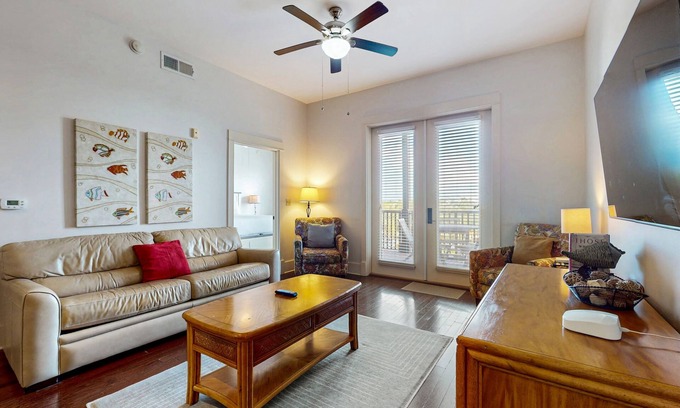 Santa Rosa Beach Condo | Polished condo with balcony & pools - one block from the beach