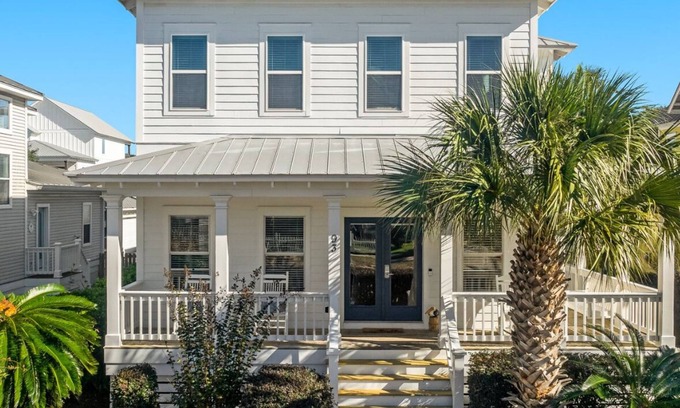 Crystal Beach House | Pool + Hot Tub - Block to Beach - Golf Cart - HUGE Home + Carriage House
