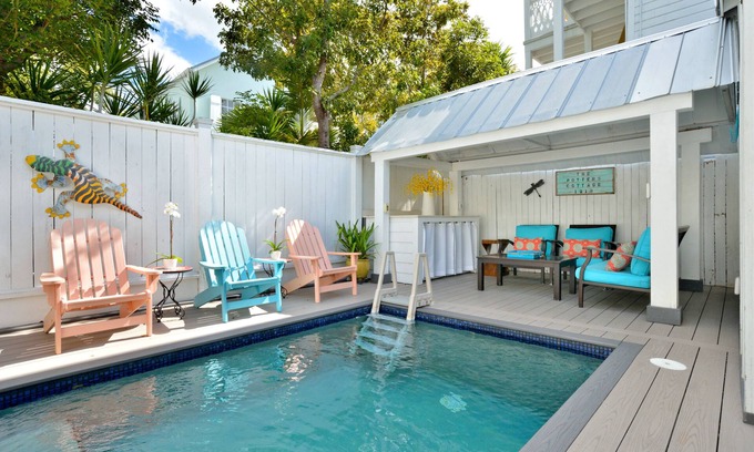 Uptown - Upper Duval House | ~POTTER'S COTTAGE~ Key West charmer in great location with private pool!