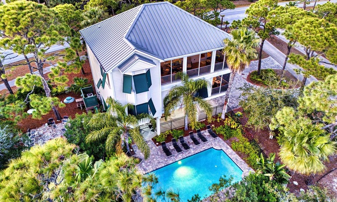 Plantation House | Prince of Tides - 6 BEDROOM with POOL+ELEVATOR - SHORT WALK TO BEACH