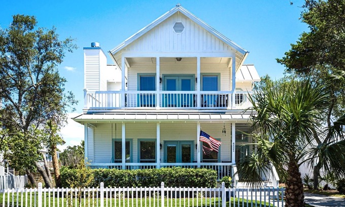 Crystal Beach House | Private Heated Pool - 3 Min Walk to Beach - Golf Cart - 3 Kings Suites-Sleeps 10