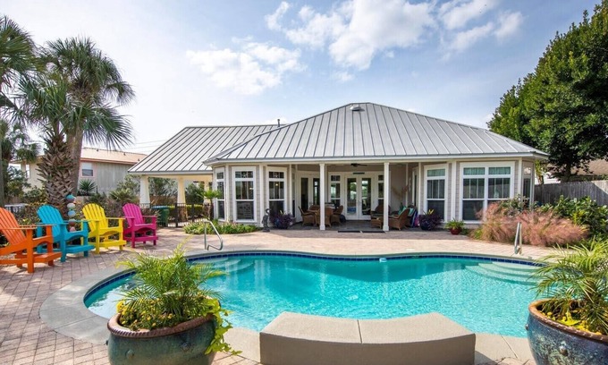 Hollywood Beach House | Private Oasis! Swimming Pool - Game Room - Near Beach