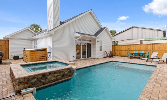 Hollywood Beach House | PRIVATE POOL, Spectacular Family Getaway, Backyard Oasis, Close to Beach!