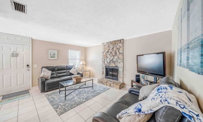 Holiday Beach House | Relax-On Beach Time! Convenient-Walk to the Beach!
