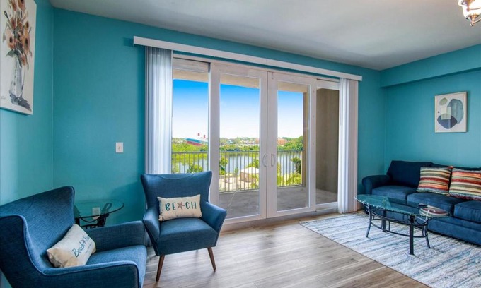 Panama City Beach Apartment | Resort Condo + Wi-Fi + 5 Pools + Gym + Jacuzzi