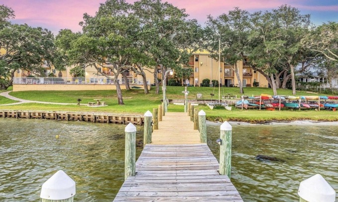 Mary Esther Condo | Salt Therapy on the Santa Rosa Sound ~ waterfront condo~ pool ~ fishing pier