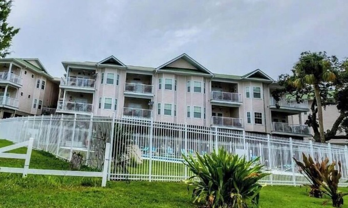 Horseshoe Beach Condo | Salty Pelican Unit 107 Gulf View Condo In Horseshoe Beachn