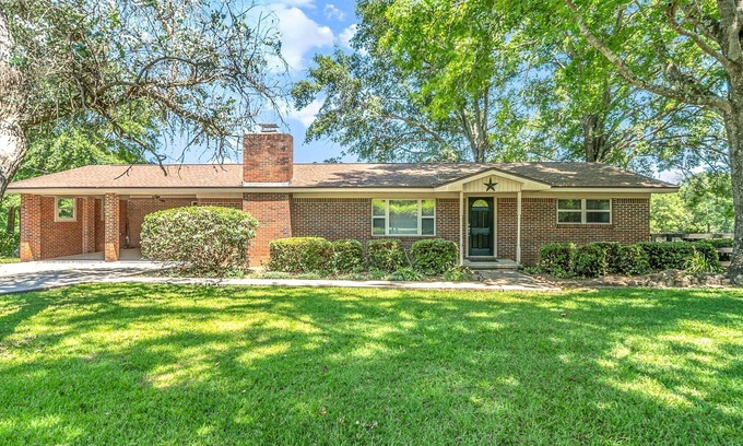 Laurel Hill House | Sand and Spur *Beach on a Budget*