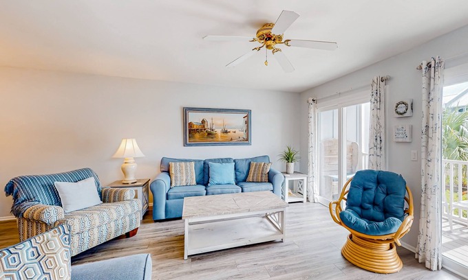 Santa Rosa Beach House | Santa Rosa retreat steps from private beach with pool & balcony