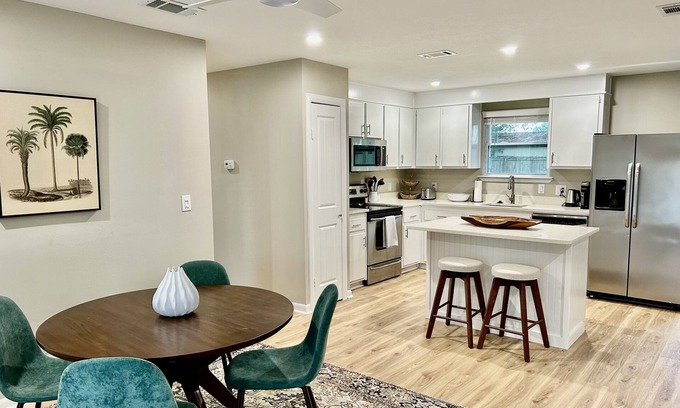 Gulf Breeze House | Sea Le Vie Cottage By The Beach!