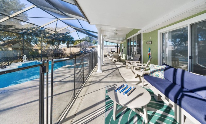 Fort Bay House | "Sea-renity" | Dog-Friendly | Private Pool | Close to the Beach