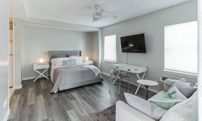 Laguna Beach Estates Condo | Seabreeze Suites Unit C | Pet Friendly!