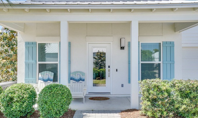 El Centro Beach House | Seabreeze -Walk to beach! Pet friendly!