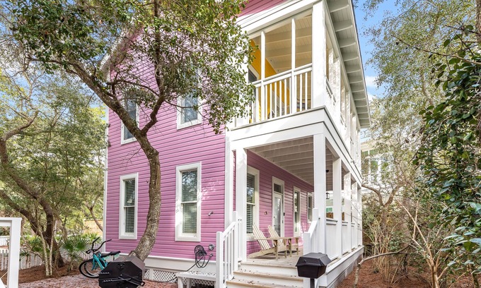 Seaside House | Seaside "Beach Tune" |1BR | 2 Full Baths | Sleeps 4 | King bed | 2 Bikes!