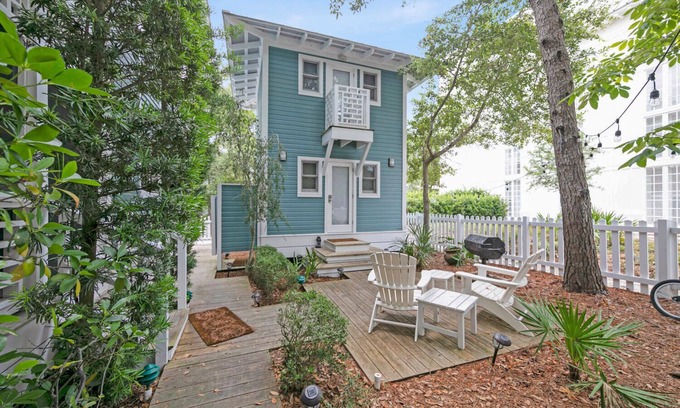 Seaside House | Seaside "Every Hour" | 1 BR | Sleeps 2 | Next to Chapel | Easy walk to Town