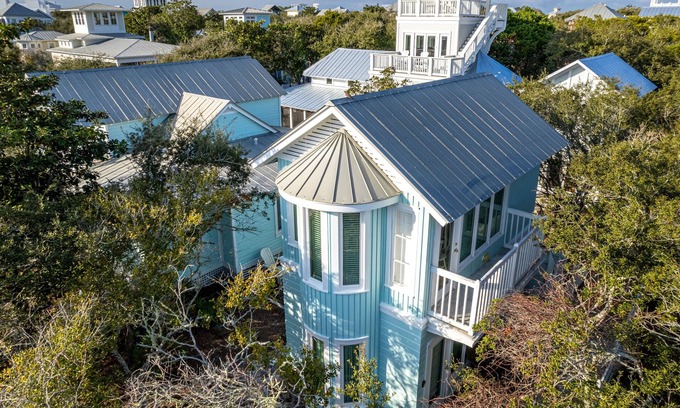 Seaside House | Seaside "Following Seas" |1BR | Sleeps 2| On 30A- Steps Away from Beach!
