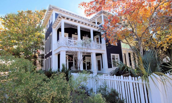 Seaside House | Seaside " Golden Lady" |2BR with Loft |Sleeps 6-8 | Next to West Family Pool!