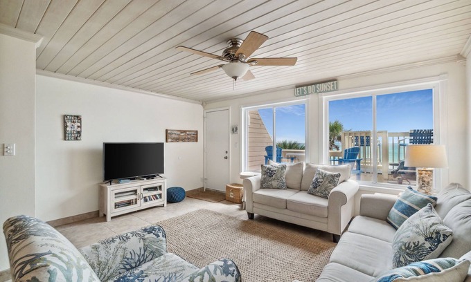 Sunnyside House | SHORES 111 GULF & BEACH VIEWS! FAMILY FRIENDLY! UPGRADED LIVING SPACE!