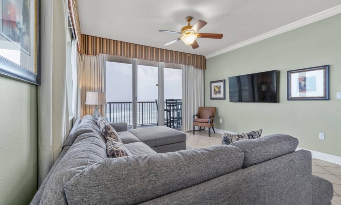 Navarre Beach Condo | Sixth-floor Gulf-front condo with water views, pool, hot tub & covered parking