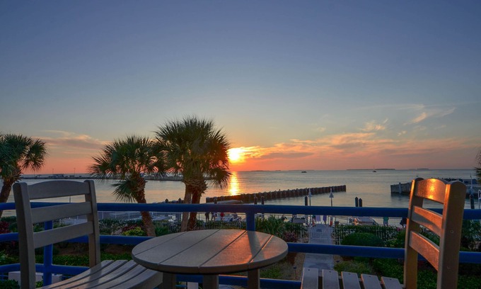 Truman Annex Condo | Spacious, waterfront condo w/a full kitchen, shared pool, & furnished balcony