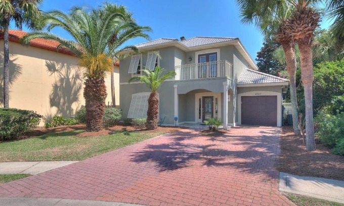 Fort Walton Beach - Destin House | Splendid Home With Private Pool and Hot Tub Patio, 8mn Walk to Beach, Pets Welcome