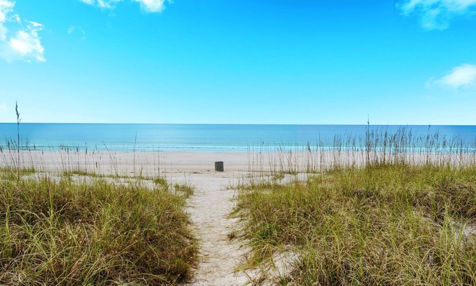 Sunnyside On The Gulf House | ☀️Steps 2 Beach-Gulf Views-Modern Beach Bungalow☀️