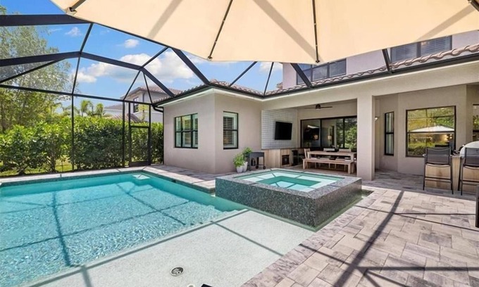 Bonita Springs House | StoneCreek Dream Oasis Tesla Charger Private PoolHot Tub Near NCH Baker