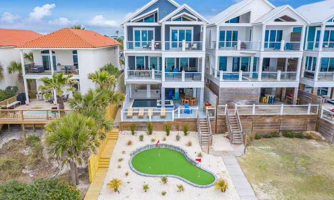 Sunnyside House | "Sun Daze" Beachfront w/Outdoor Putting Green