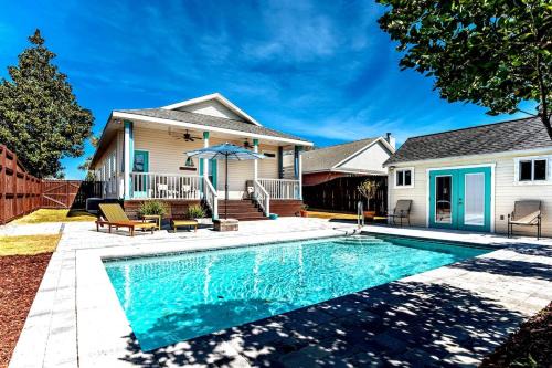 Crystal Beach House | Sunsail Cottage Pool heat & Golf Cart Deals