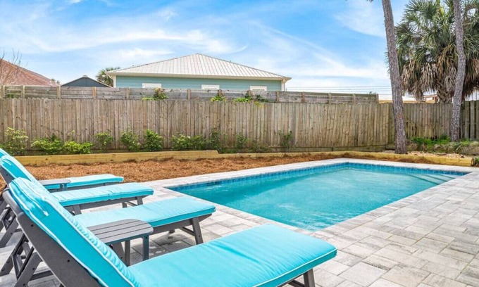 Gulf Lagoon Beach House | The Pearl | Optional Heated Pool| Dogs Ok|Close to Beach!