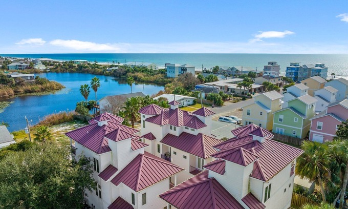 Laguna Beach Estates House | The Pink Castle In PCB-1 min. Walk to beach-private elevator.