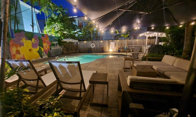 Old Town Condo | Three Duval Street Suites w parking and pool