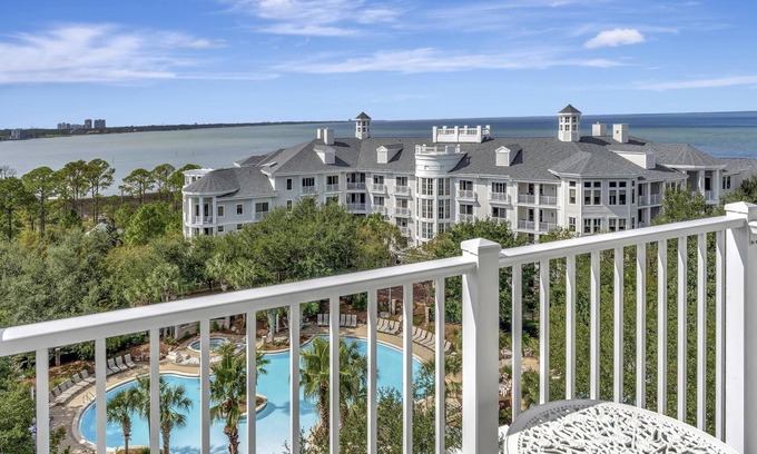 Villa Lago Condo | Top-Floor Grand | 3BR/3BA | 3 Balconies & Bay Views