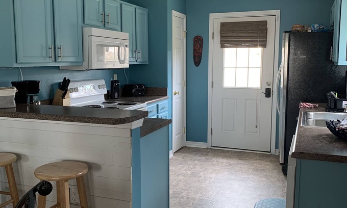 Navarre House | Townhome close to beach (sleeps 11)