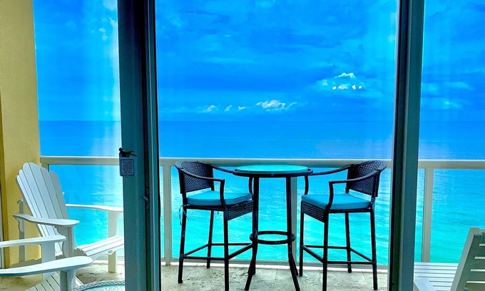 Navarre Beach Condo | Unobstructed Panoramic Views of Aqua-marine Waters & Sugar-white Gulf Beaches