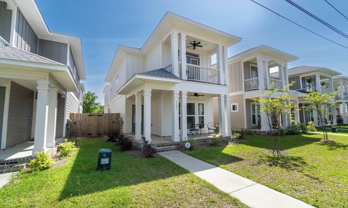 South Pensacola House | Urban Vista & Flat | Family Friendly
