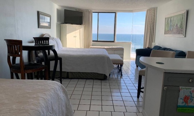 Panama City Beach Apartment | Very comfortable Studio Efficiency Condo on the Beach