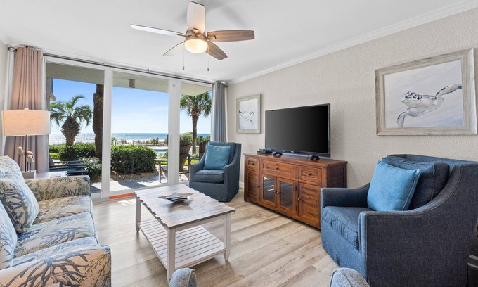 Holiday Beach Condo | Walk Out to the BEACH! 1Bed 2Bath Sleeps 6 PW111