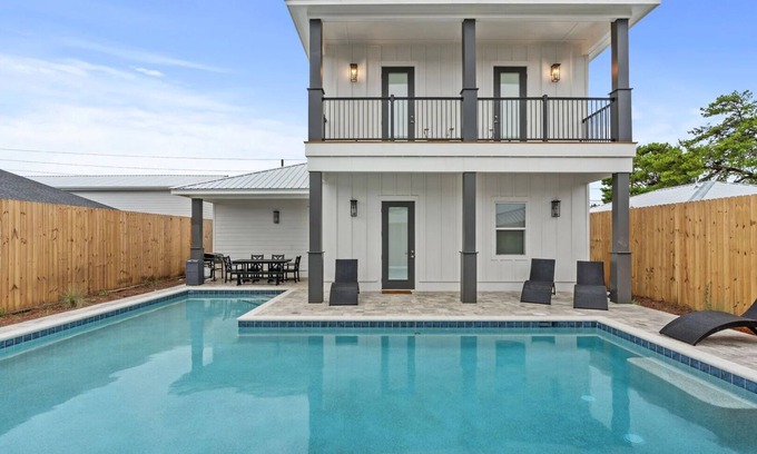 Hollywood Beach House | Wanderlust by AvantStay | Walk to Beach + Pool | New Construction