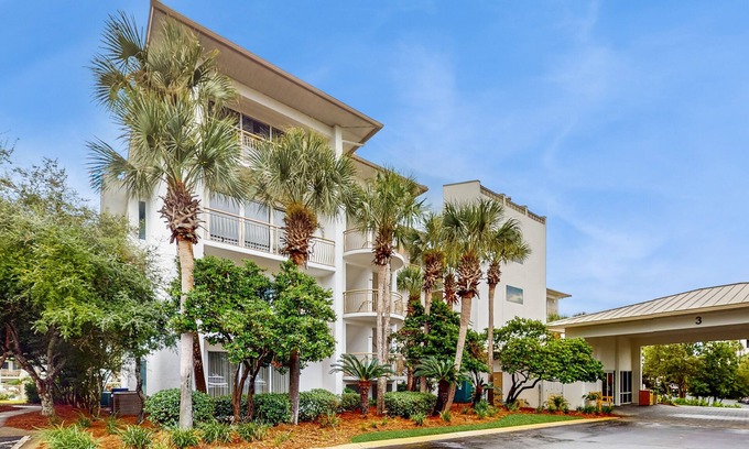 Rosemary Beach Condo | Water-view condo with pool, hot tub & pickleball