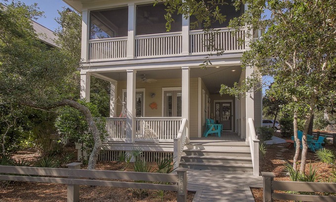 Watercolor House | Watercolor 592 Western Lake Drive Bed/4.5 Bath 200 yards to Beach Club!