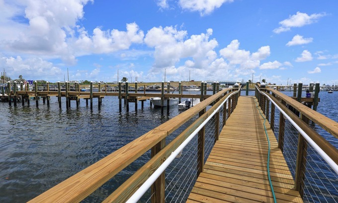 Meadows Condo | Waterfront 3-Bedroom Condo at Bayfront Suites & Marina - NO CLEANING FEE