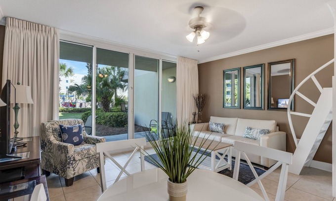 Fort Walton Beach Condo | Waterscape 1 bedroom with bunks walkout unit -on the beach-