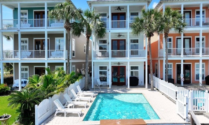 Bel Air House | Wild Herron-Boaters Paradise! Boat dock, Beach Views Private Pool. 4 BR home.