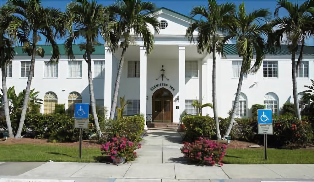 Clewiston Hotel | Americas Best Value Inn Historic Clewiston Inn
