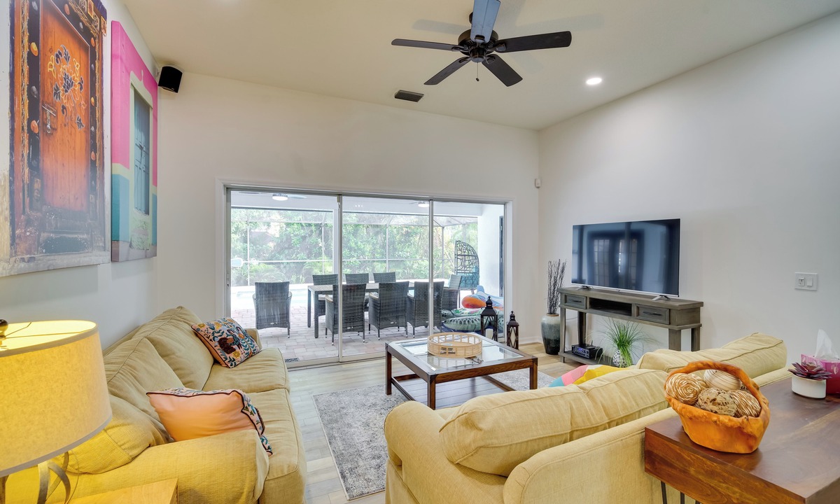 Sebastian Highlands Cottage | 'casa Blanco' Escape w/Fire Pit in Sebastian!