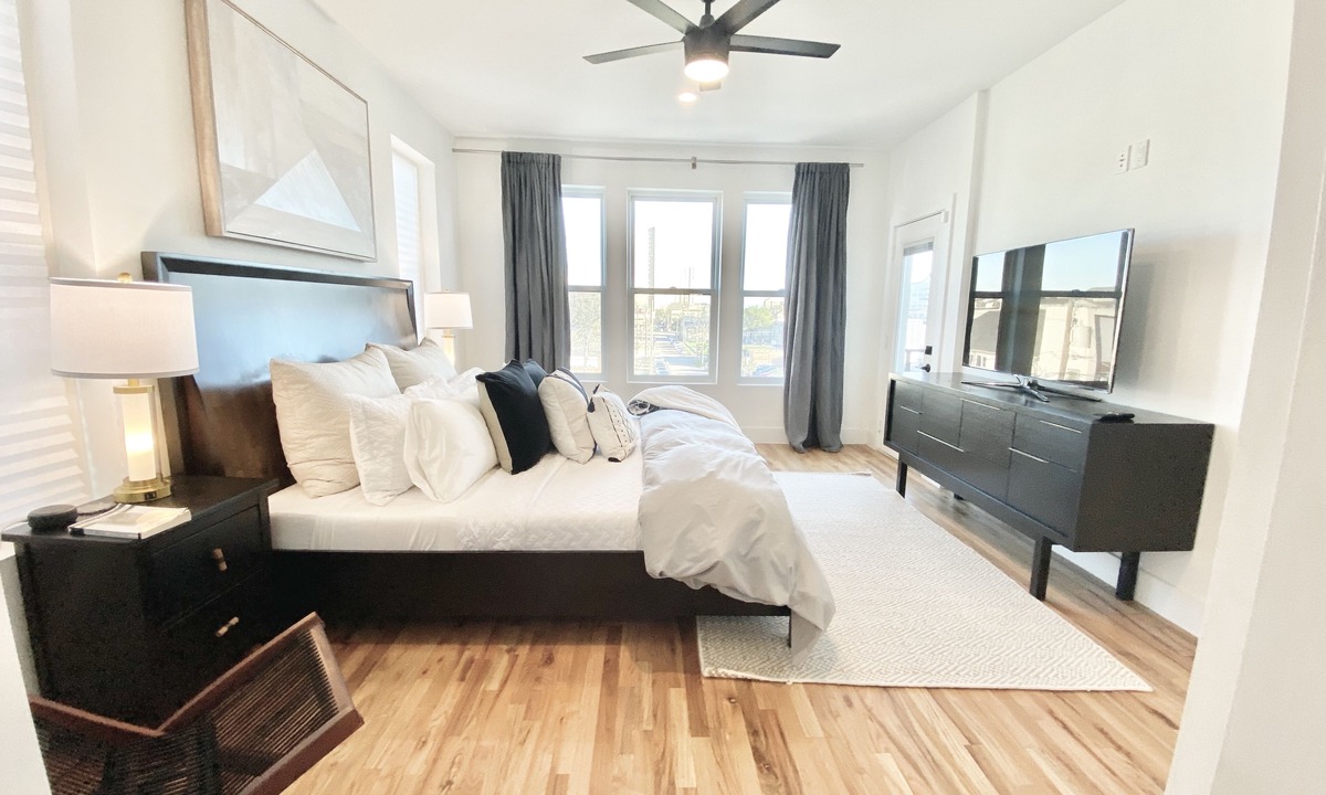 Cityplace House | 2 Homes Side-By-Side - 6 Bedrooms, 8 bathrooms, 8 Car Parking - Sleeps 22